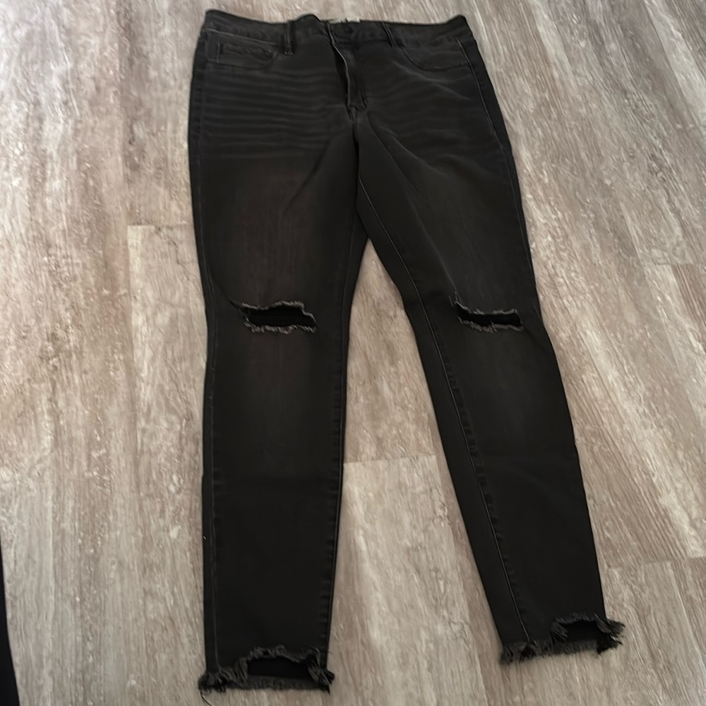 Distressed skinny jeans